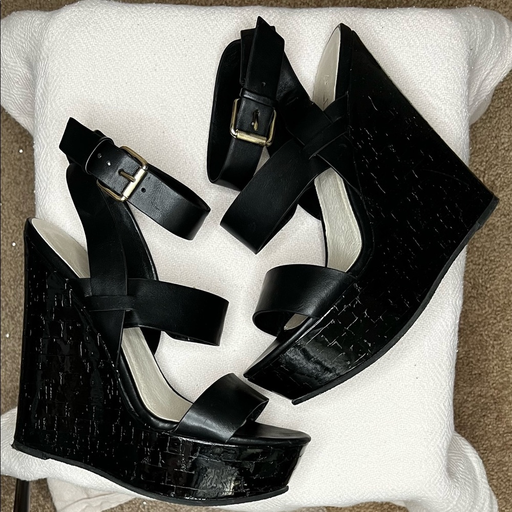 Aldo black leather platforms, SZ 7.5